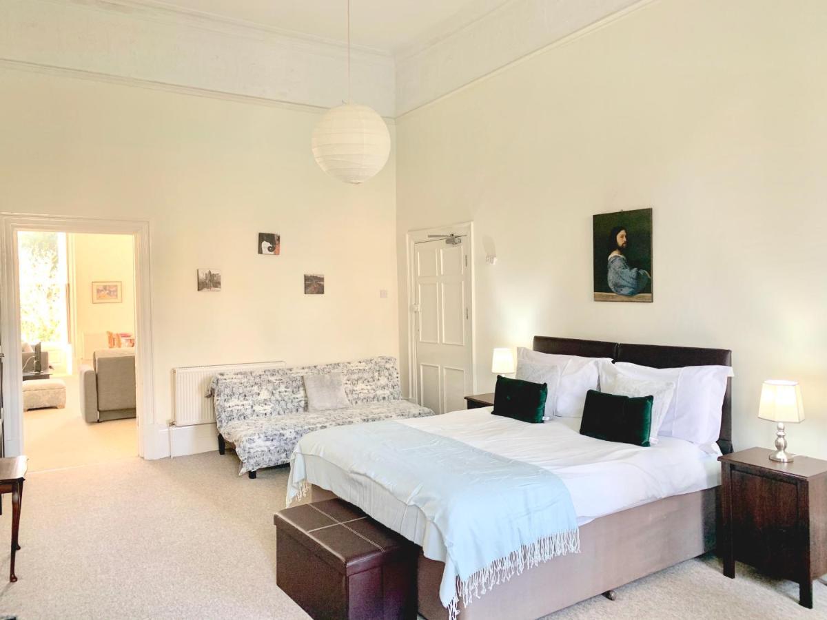 Grosvenor Apartments บาธ ภายนอก รูปภาพ